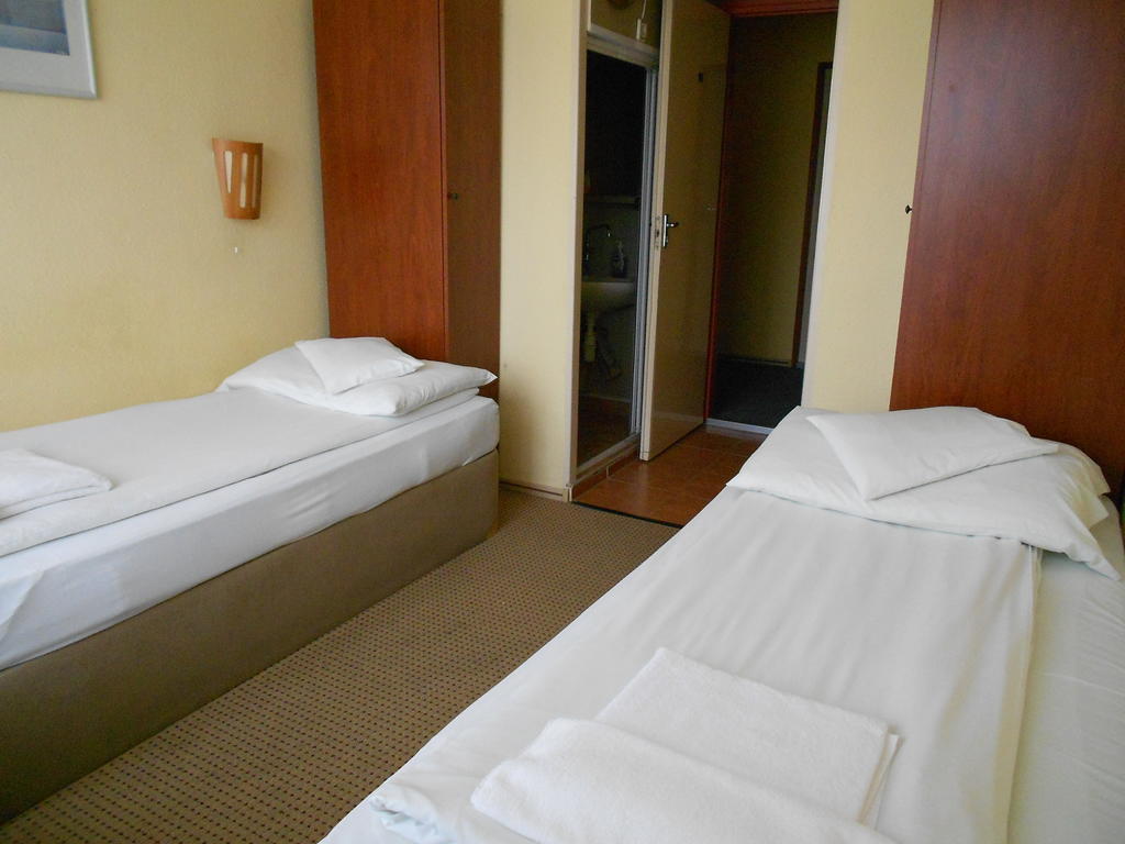 Hotel Seni Studium Budapest Chambre photo